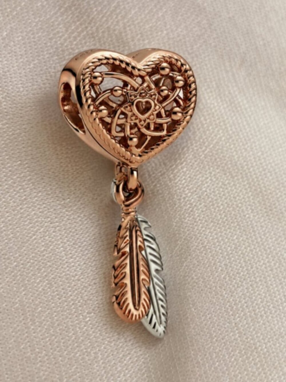 New Pandora Rose Openwork Heart Feathers Dreamcatcher 789068C00 Charm